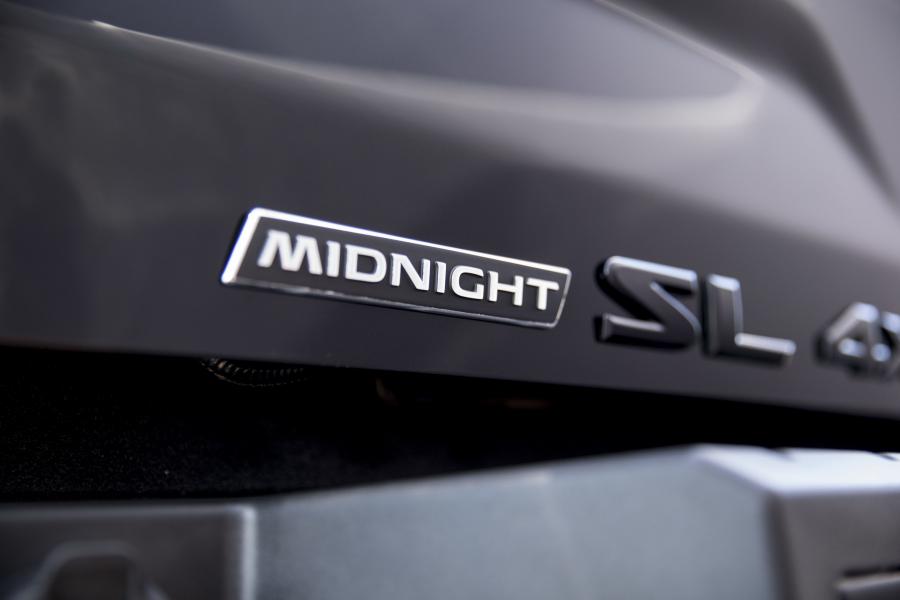 Логотип Nissan Titan SL Midnight Edition Crew Cab 2017 года  (фото 8 из 10)